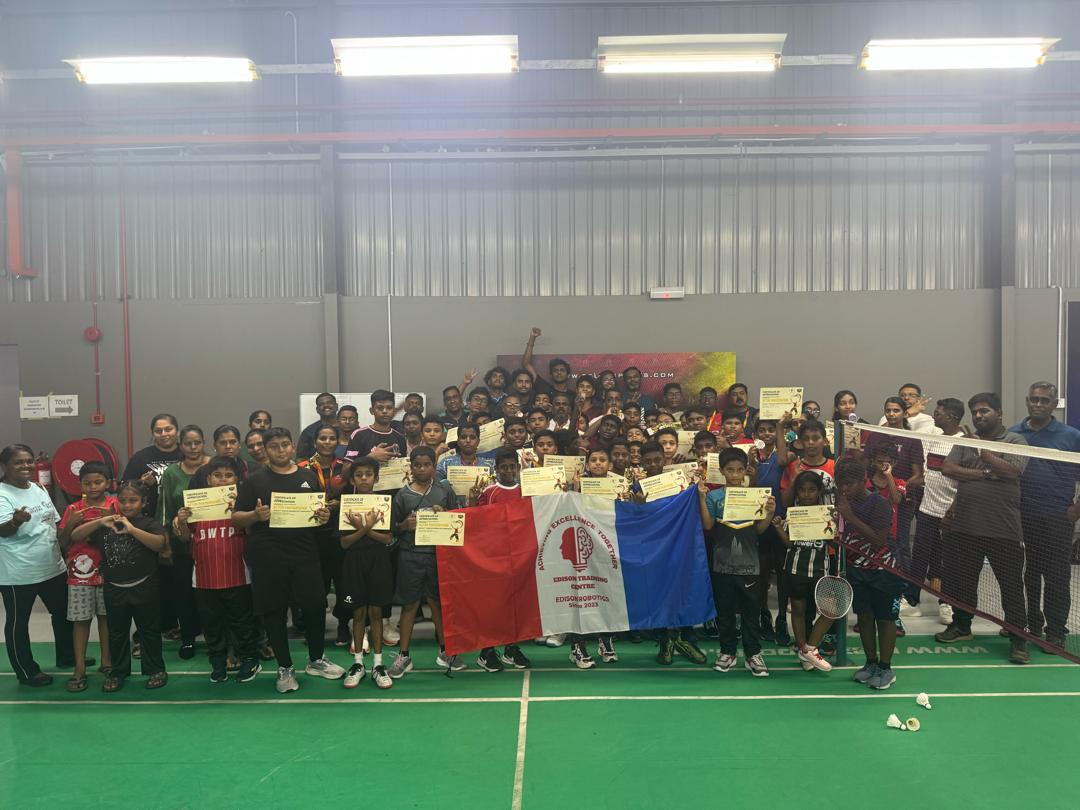 Full group photo at the Edison Badminton Tournament 2026