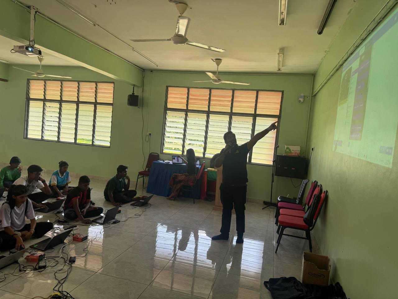 Micro:Bit workshop at SJKT Bukit Serampang