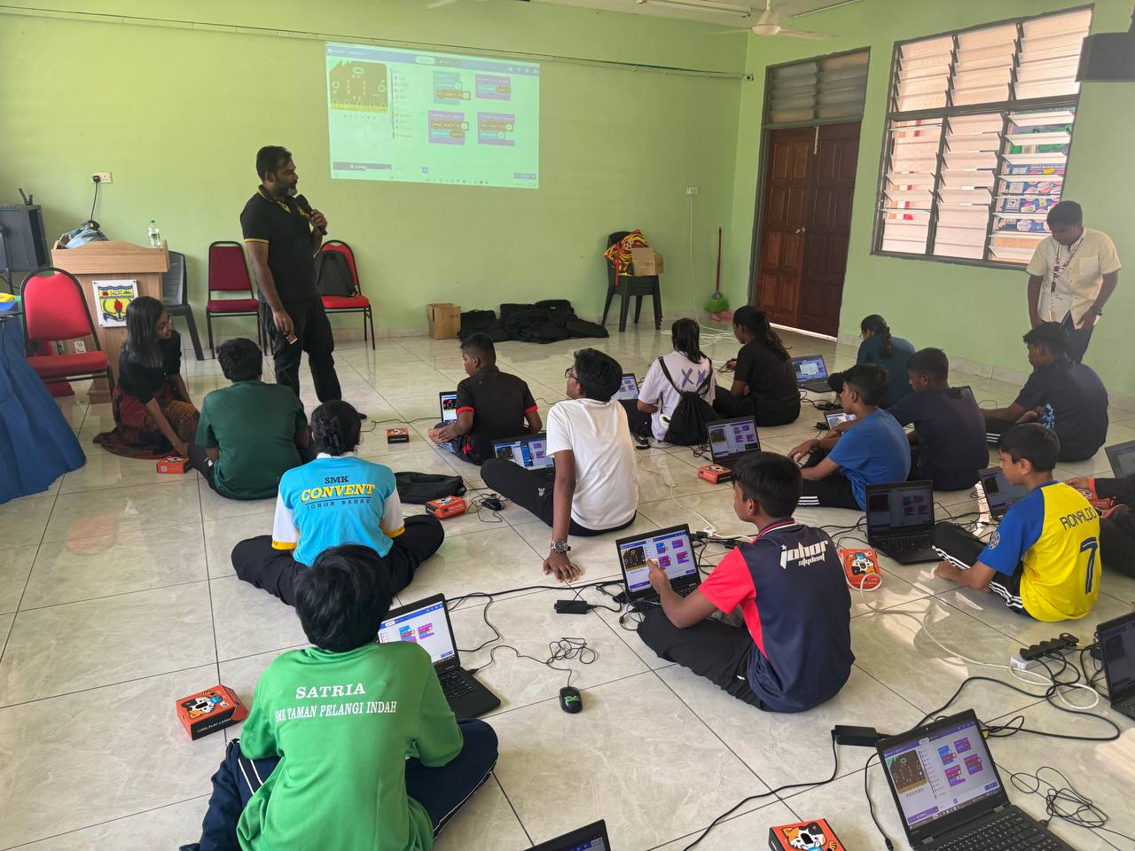 Micro:Bit workshop at SJKT Bukit Serampang